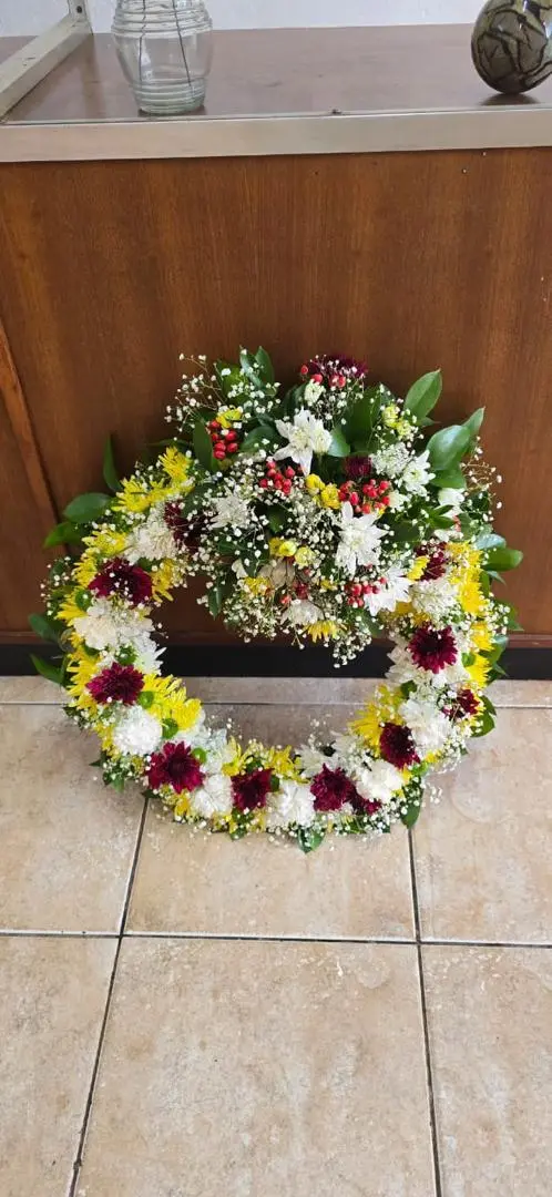 Classic Circular Memorial Wreath
